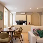 Cc Downtown Palace - F